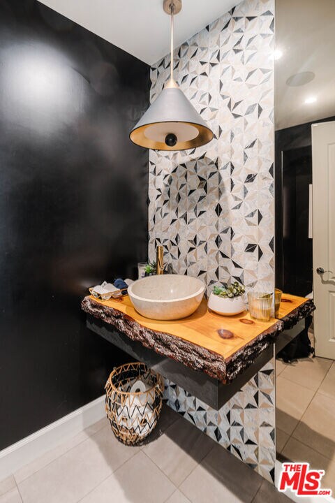 Building Photo - 3880 Prado del Trigo