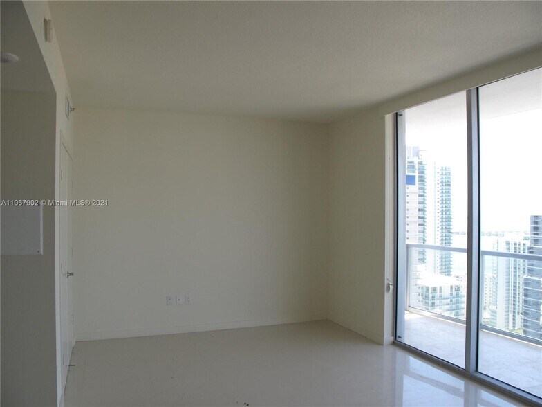 Building Photo - 1050 Brickell Ave