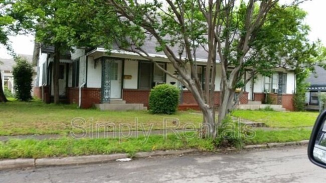 Building Photo - 1406 Sycamore St