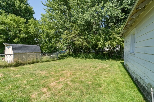 Building Photo - 721 Nellis St