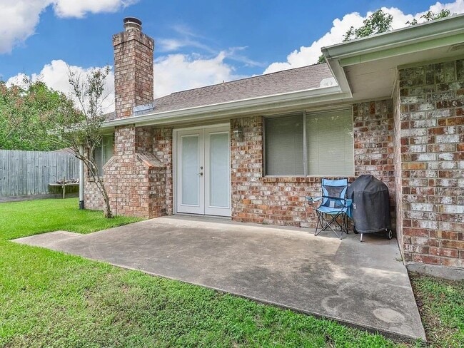 Building Photo - 22019 Knoll Lake Ln