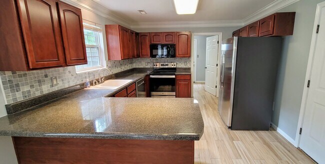 Building Photo - 1645 Wolverine Ln