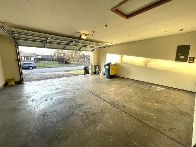 Building Photo - 12003 Corbin Dr