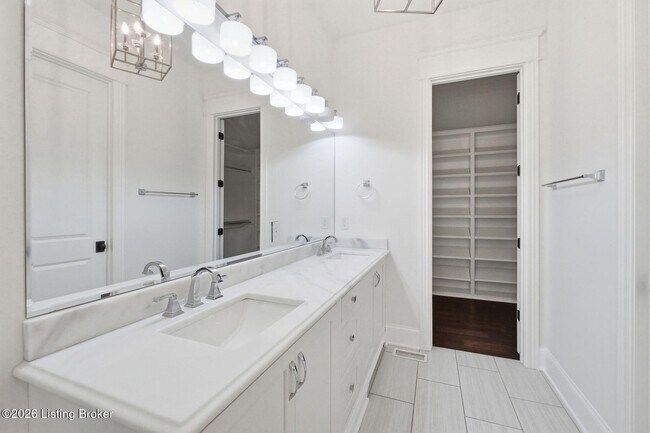 Building Photo - 6300 Mistflower Cir