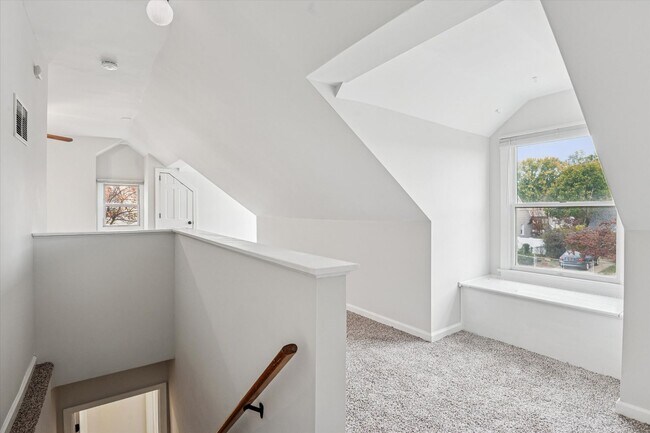 Building Photo - 206 Decalb Ave