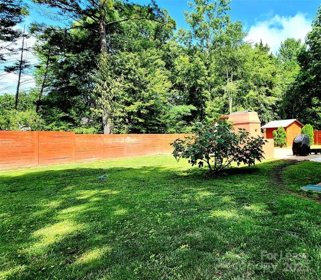 Building Photo - 3108 Leicester Dr