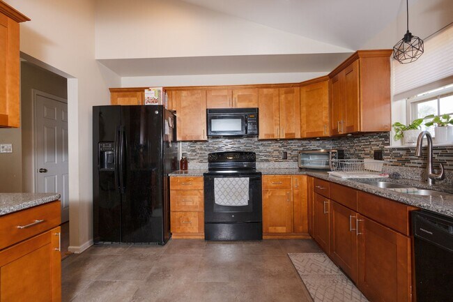 Building Photo - 2072 Sheaffer Rd