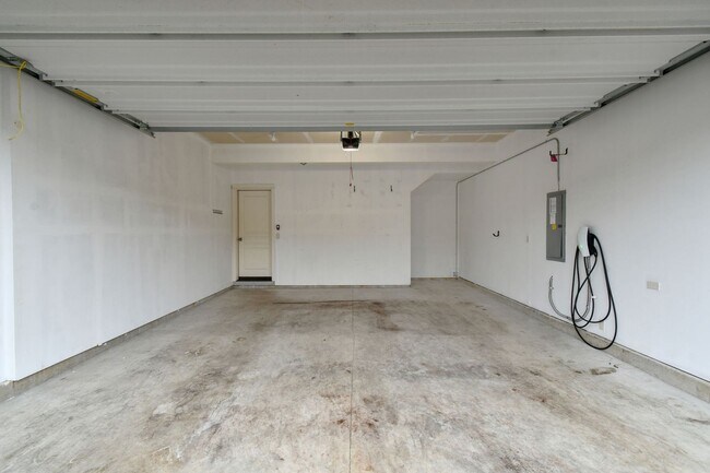 Building Photo - Charming 4 bd 2.5 ba Vancouver Home - Available Now!