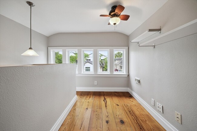 Building Photo - 409 Pecore St