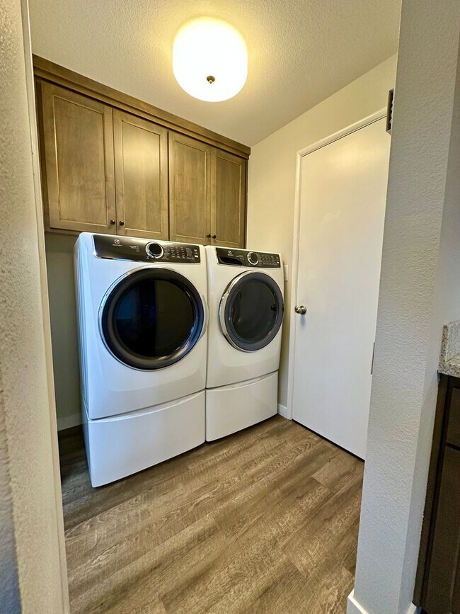 Building Photo - 1139 SW Indian Ave