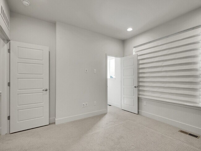 Building Photo - $2,750 - 2 Bed, 2.5 Bath Townhome in Broom...
