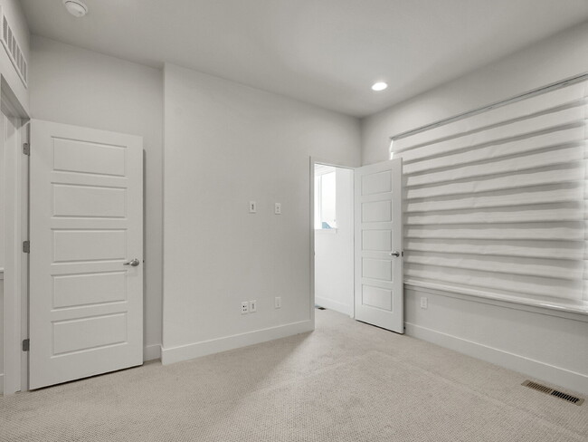 Building Photo - $2,850 - 2 Bed, 2.5 Bath Townhome in Broom...