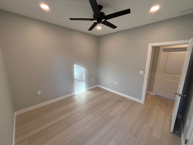 Building Photo - Stunning New Build in Central Manhattan! Available NOW!