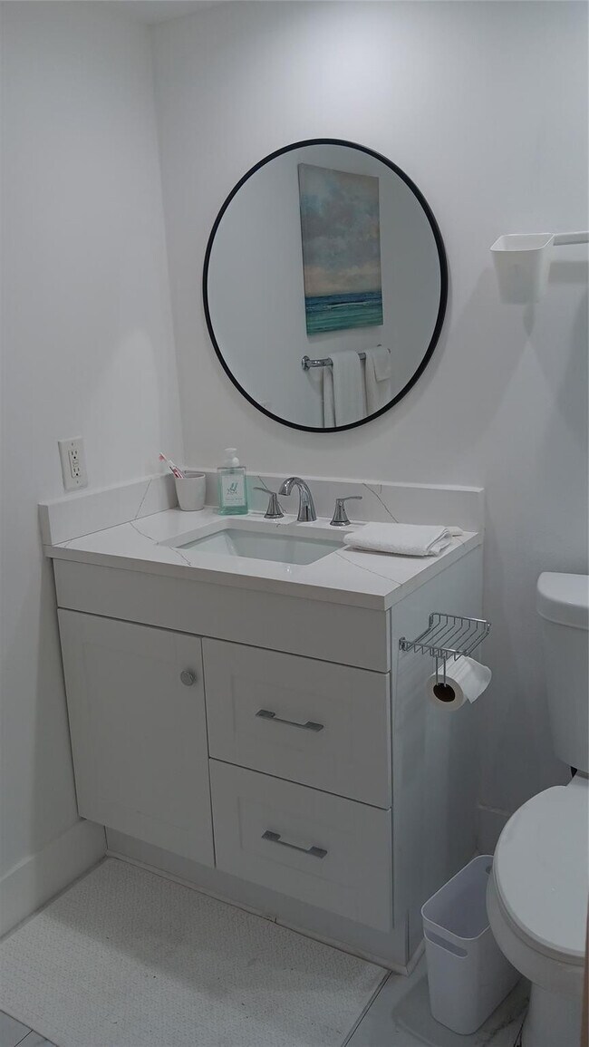 Building Photo - 3001 S Ocean Dr