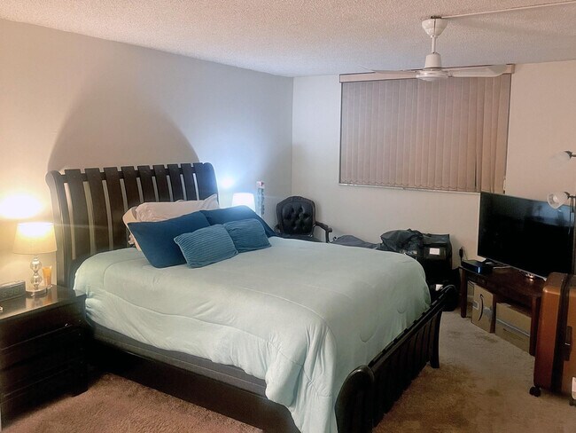 Building Photo - 9301 Lime Bay Blvd