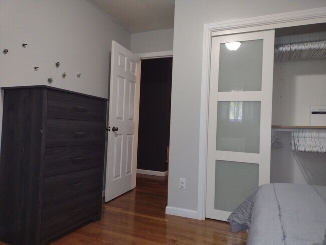 Building Photo - Beautifully renovated 4 bed 5 bath condo with a private back yard