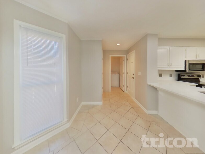 Building Photo - 100 Hillcrest Point