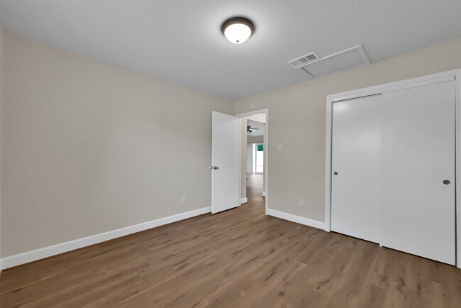 Building Photo - 22318 Meadowrock Dr