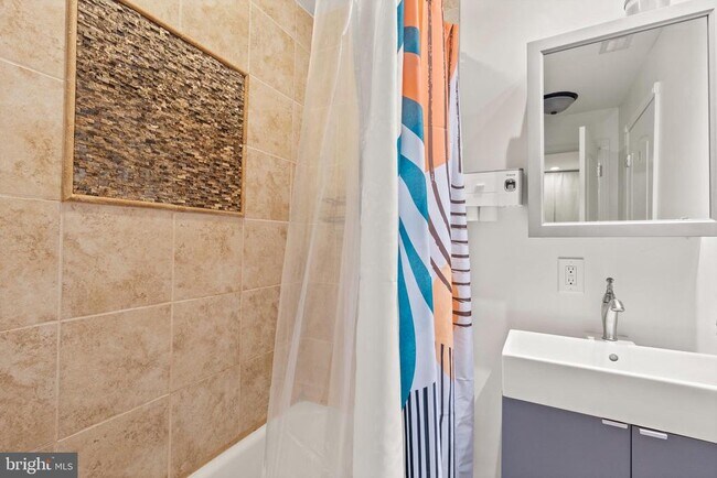 Building Photo - 431 S Robinson St