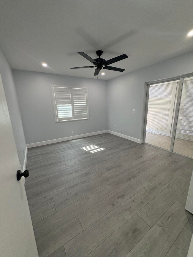 Building Photo - 29 Burgundy A