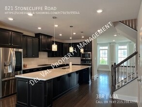 Building Photo - 821 Stonecliffe Rd