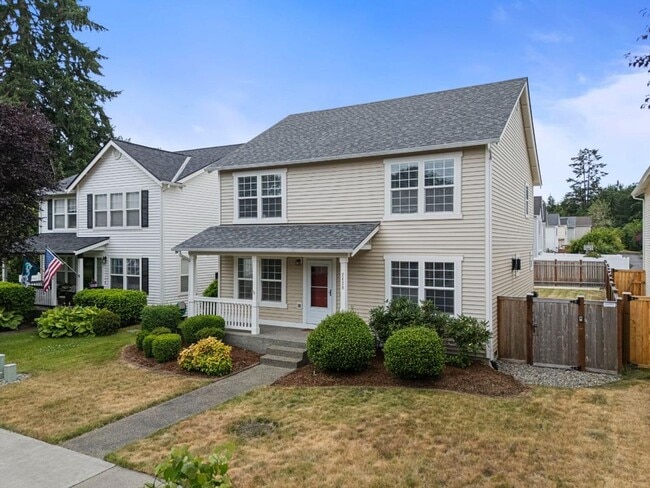 Building Photo - Spacious DuPont Home with A/C, Bonus Loft, Large Patio & Fully Fenced Yard!