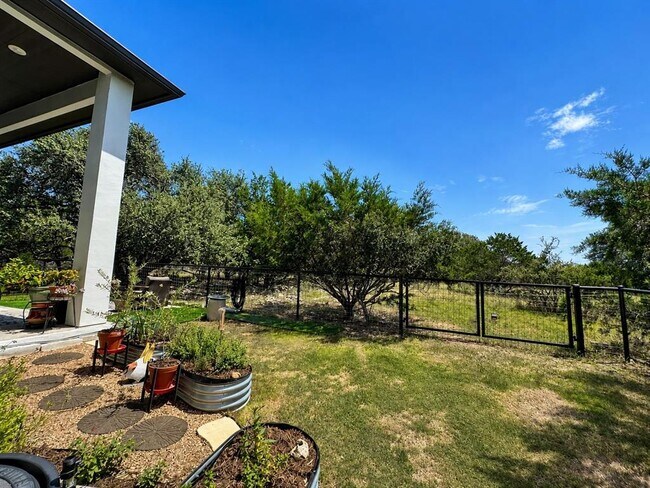 Building Photo - 365 Warbler Dr