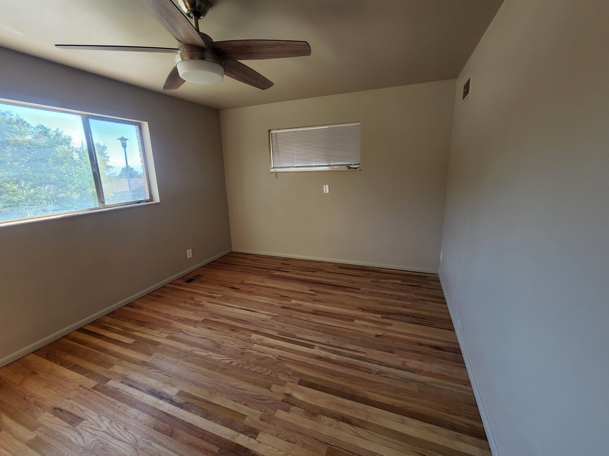 Building Photo - 805 E 1050 N