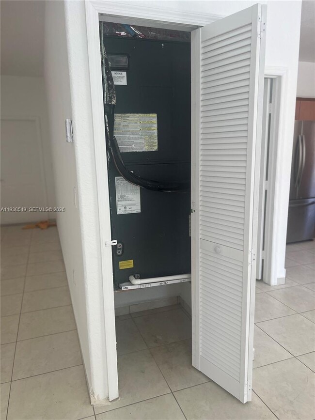 Building Photo - 1304 SE 7th Ct