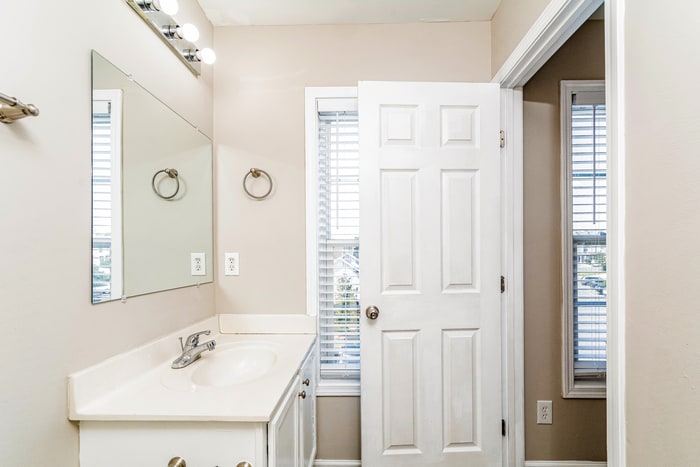 Building Photo - 650 Ganyard Farm Way