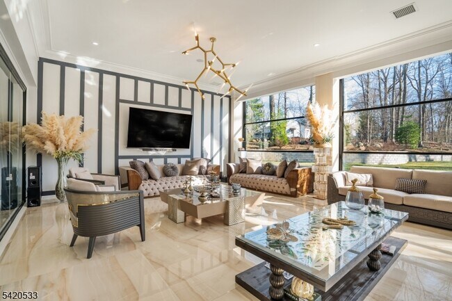 Building Photo - 6 Deer Trail Rd