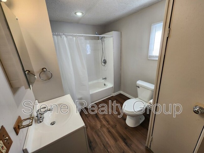 Building Photo - 2343 Garfield Ave