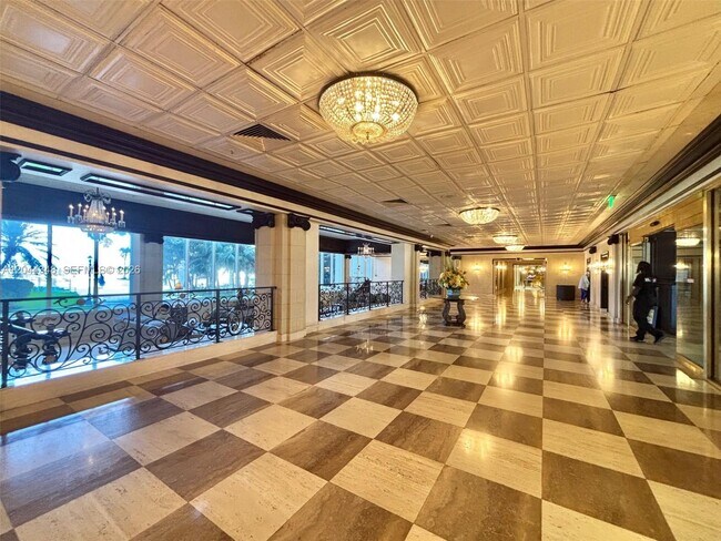 Building Photo - 2030 S Ocean Dr