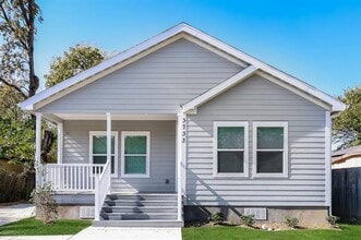 Building Photo - 3733 Vineyard Dr