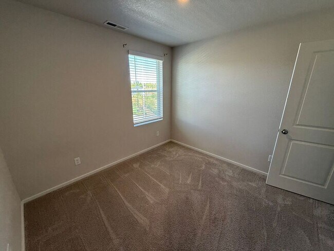 Building Photo - 4820 Gray Ct NE