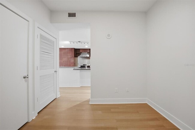 Building Photo - 1208 E Kennedy Blvd