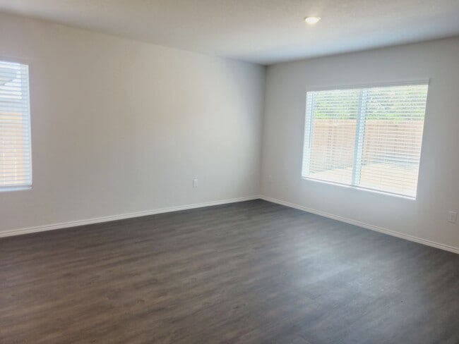 Building Photo - "Like New" 1-story | 4 bedroom | 2 bath home on quiet cul-de-sac with no neighbors behind in tran...