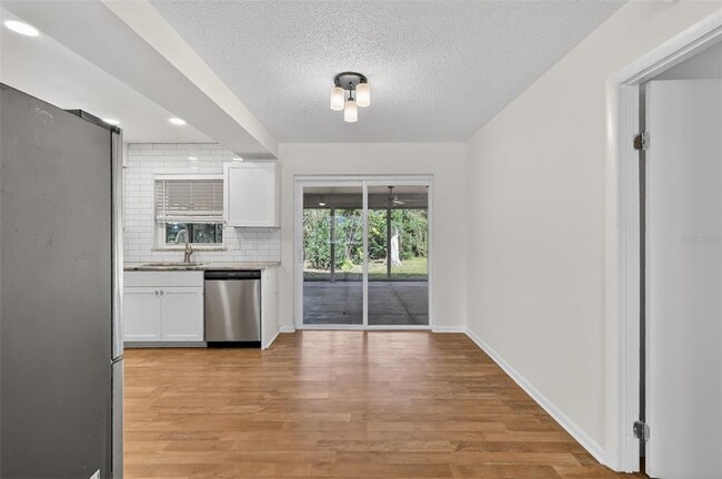 Building Photo - 423 E 10th Ave