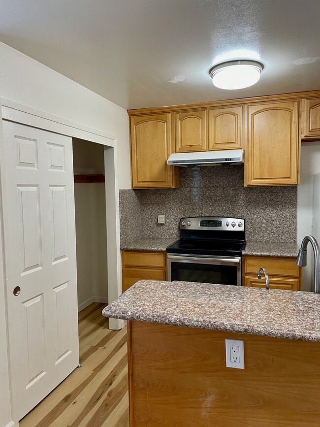 Building Photo - 365 N 3rd St