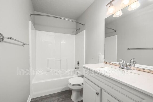 Building Photo - 4016 S Sunrise Dr