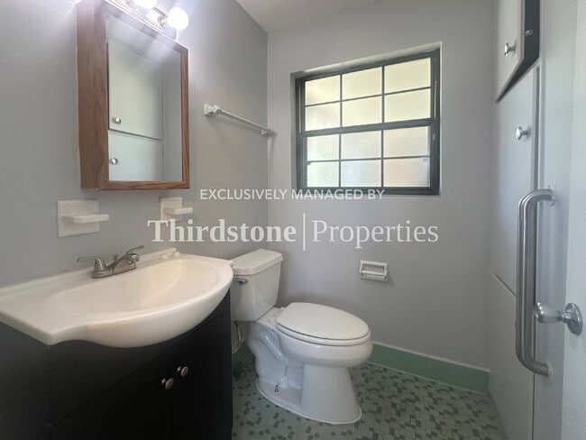 Building Photo - 1038 La Marche Dr