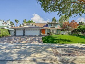 Building Photo - Calabasas 4BR w/pool+spa, views, solar pan...