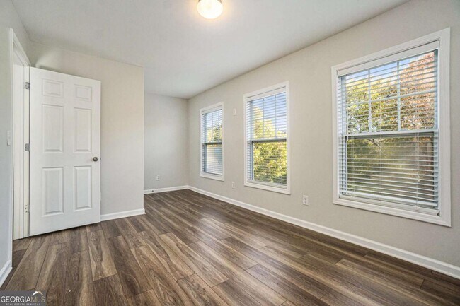 Building Photo - 3755 Uppark Dr