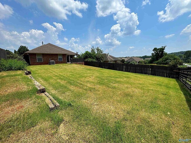 Building Photo - 105 Oak Shade Dr