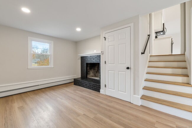 Building Photo - 410 S Stone St