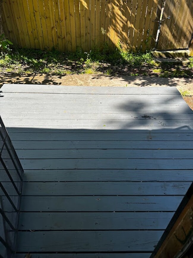 Building Photo - MOVE IN SPECIAL!! FIRST MONTH RENT FREE! CALL US TODAY!