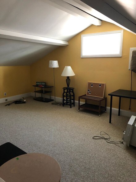 3rd Floor Bedroom#4 - 4222 Pechin St
