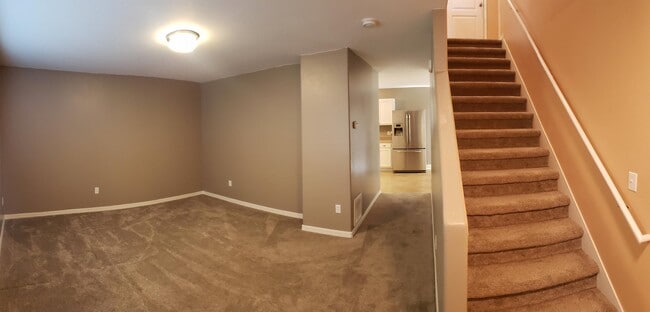 Building Photo - 262 Wellington Dr