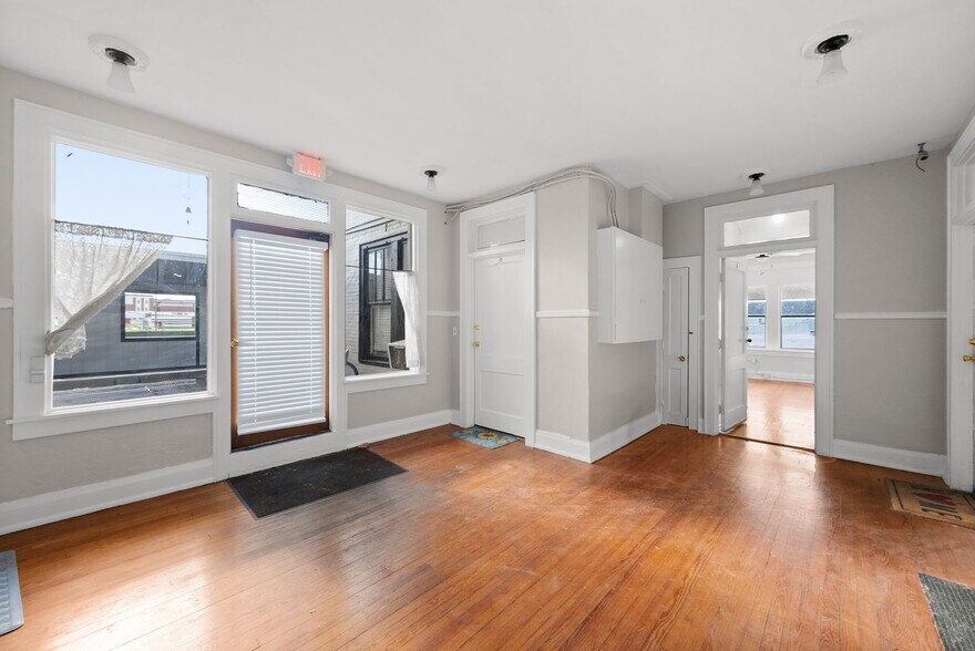 Building Photo - 4713 N Florida Ave
