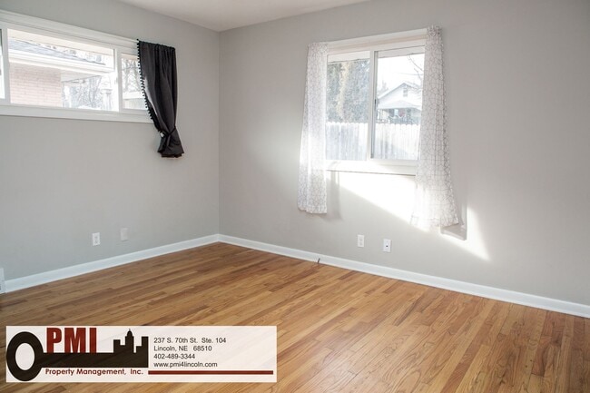 Building Photo - 820 S 38th St